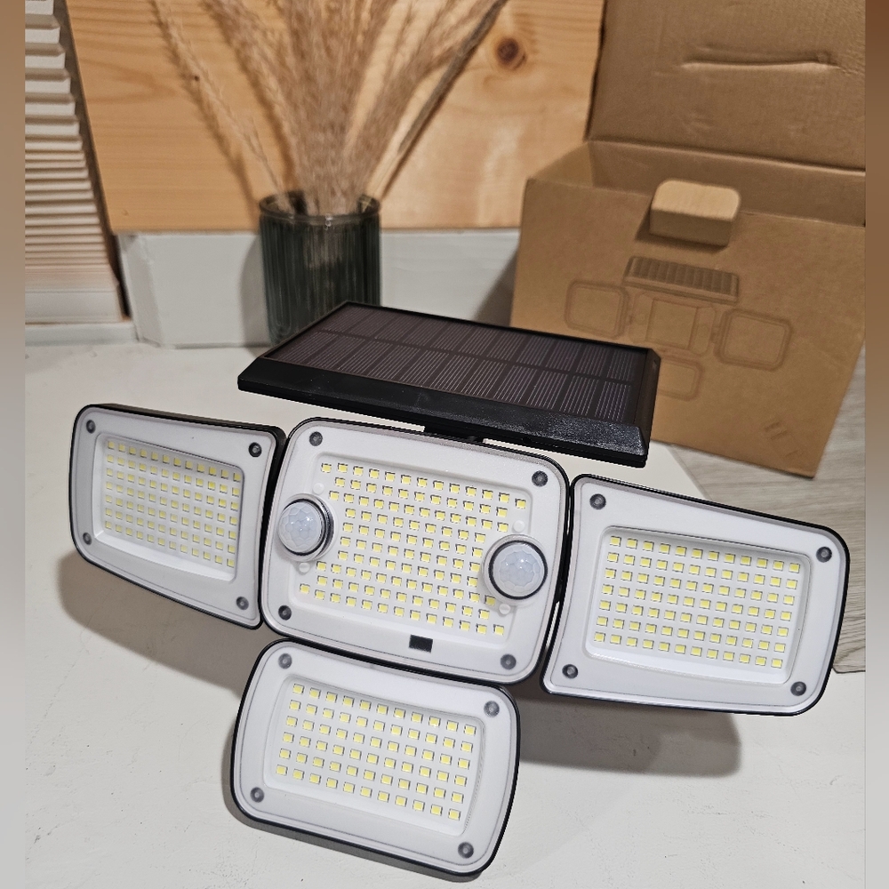 Outdoor Solar Light With Remote NIB - Picture 2 of 6